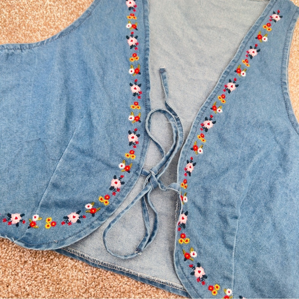 Women’s Large Floral Embellished Blue Crop Top, Cowgirl Chic, Denim 0037 - Picture 4 of 7